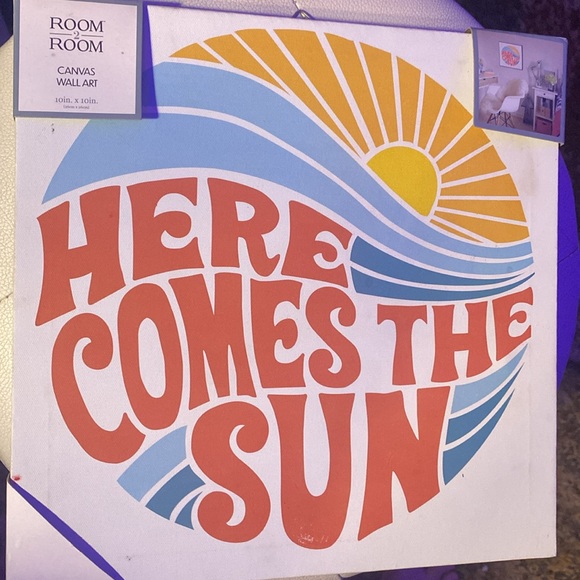 It’s a wall decors it’s 12 by 12 inches and it’s ssy “HERE COMES THE SUN” - Picture 2 of 2